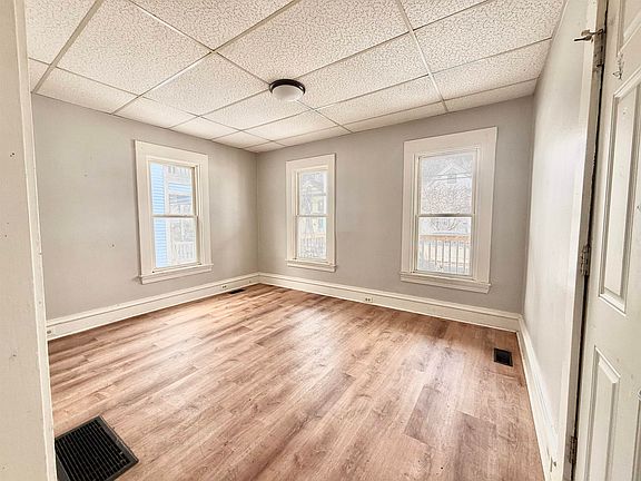 4th image of 38 Baxter Street