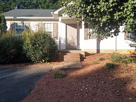 3rd image of 1712 18th Ave NE