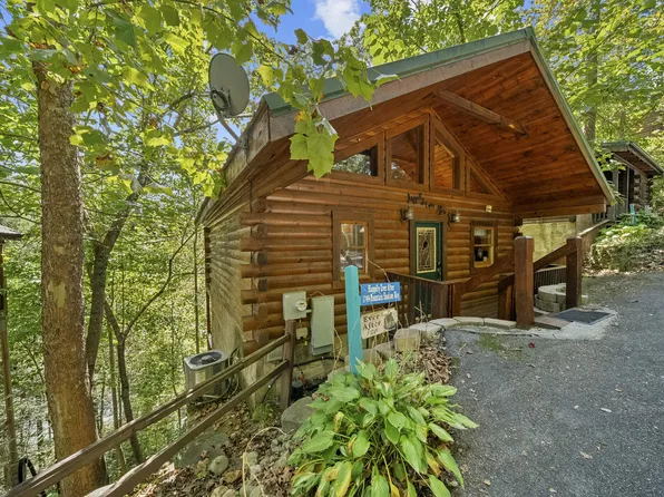 1749 Mountain Shadows Way, Gatlinburg, TN 37738