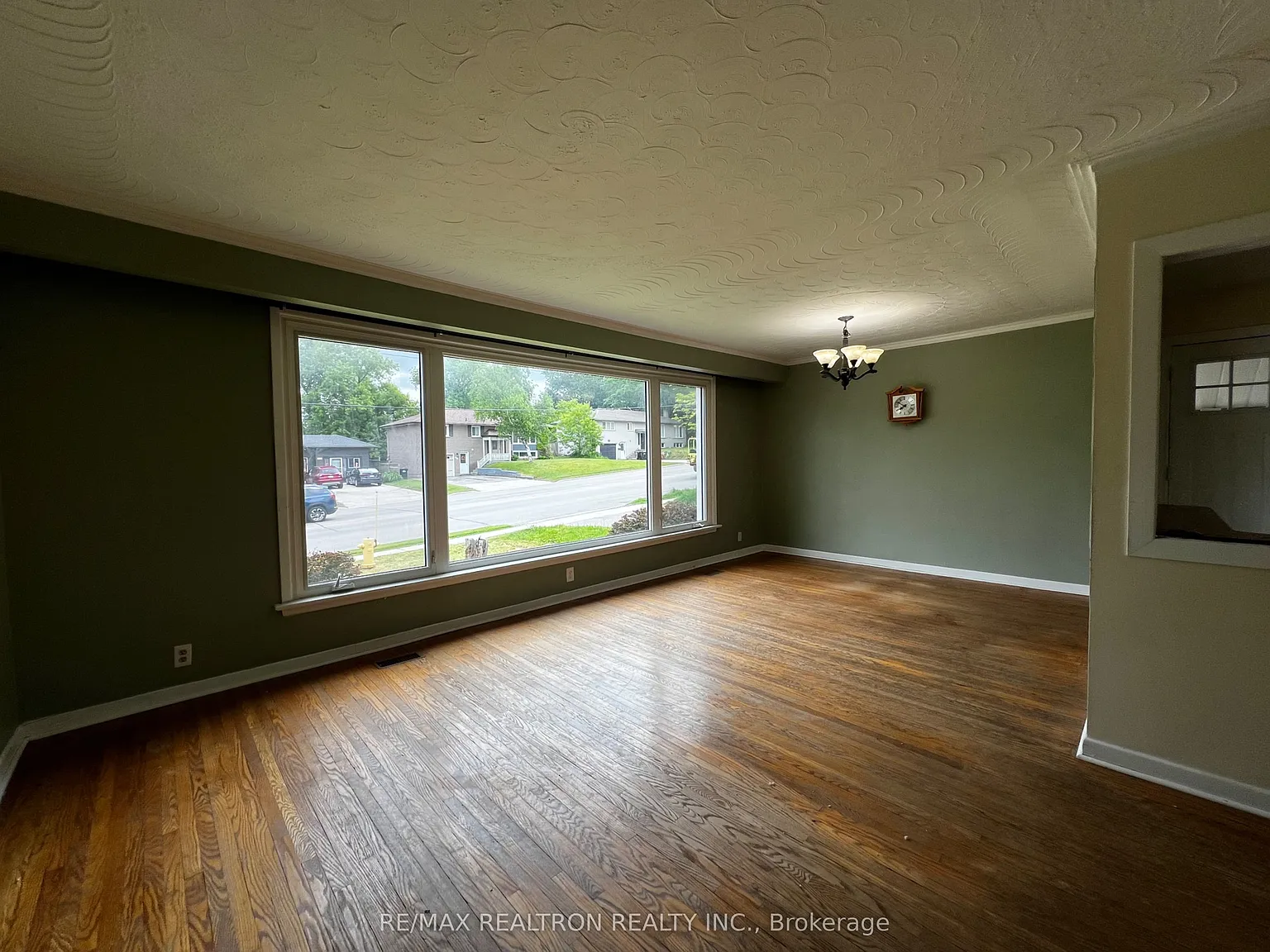 4 bed, $2,250 — Photo 4