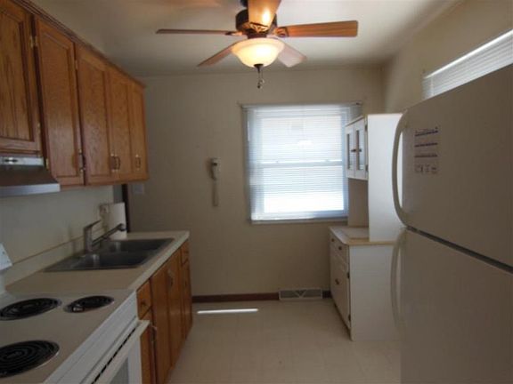 3rd image of 908 S Edison Ave