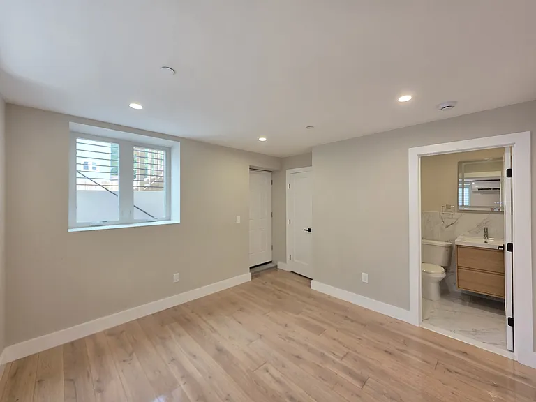 334 Van Duzer St #1 — Photo 10