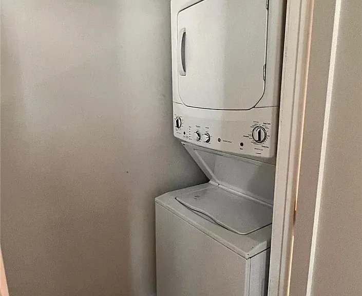 2686 Greenfield Ave — Photo 11