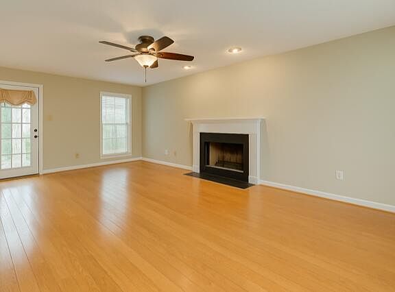 2nd image of 864 Hickory Ridge Rd SW