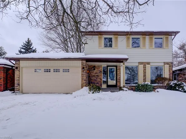 8 Wildflower Ln, Brantford, ON N3R 6B4