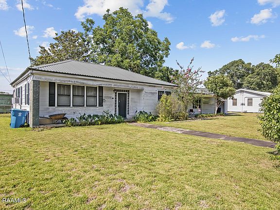 4th image of 221 Longview Dr