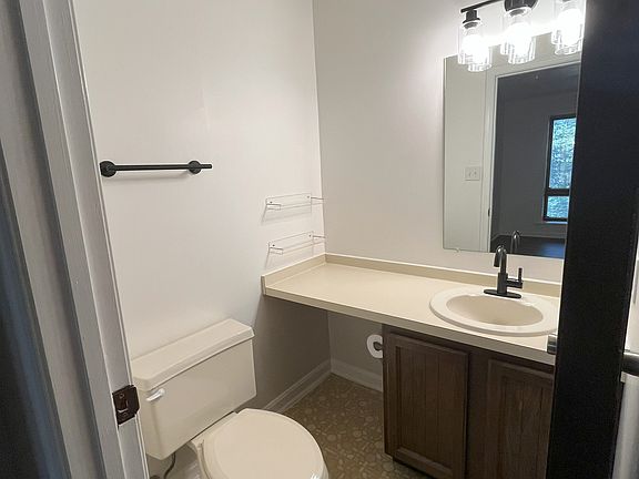 4th image of 44710 Beechwood Ct