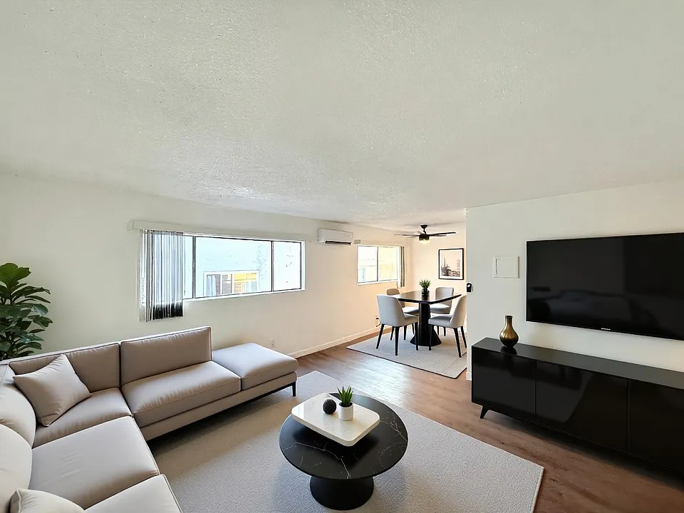 1426 South Point View St.