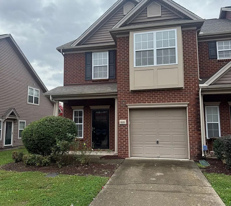 8109 Valley Oak Dr