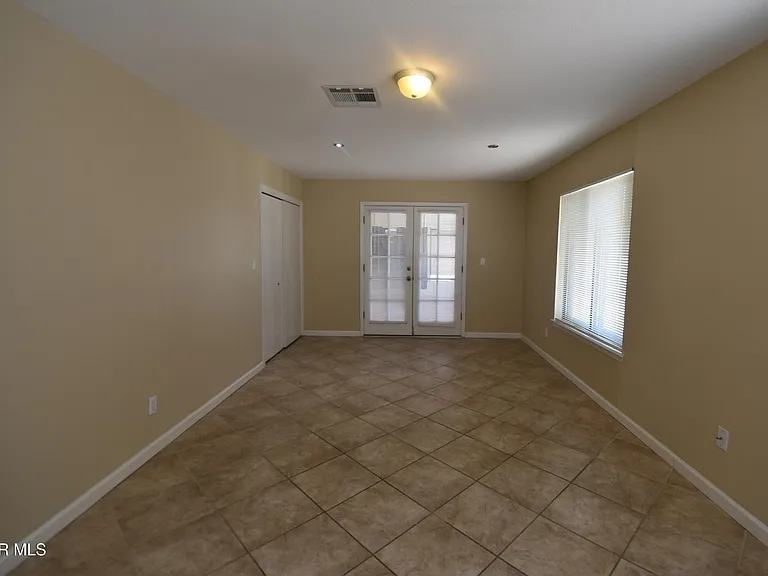 807 Poplar St — Photo 9
