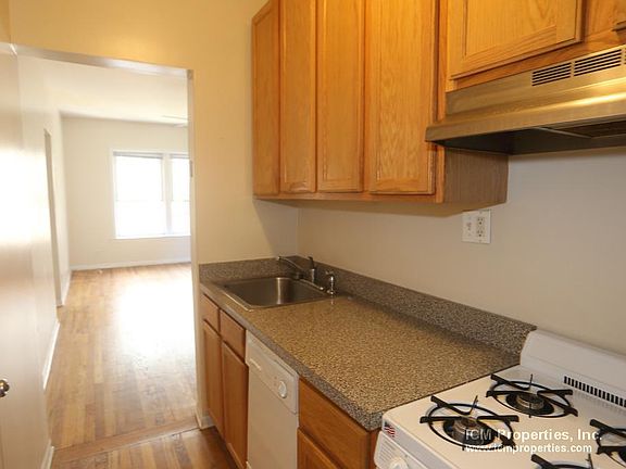 2nd image of 3912 N Paulina St #3W