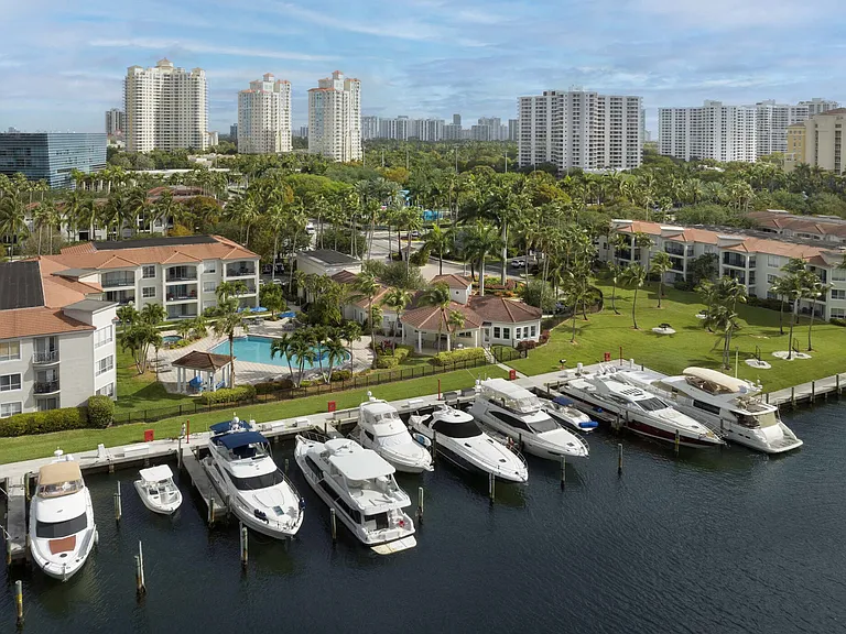 Camden Aventura — Photo 1