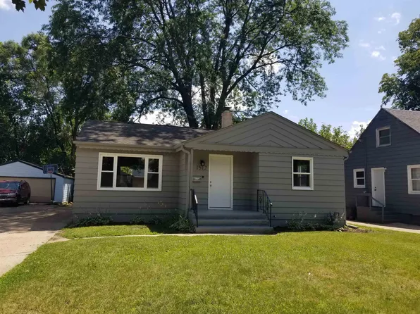 1512 Midway Dr, Rockford, IL 61103