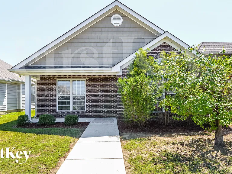 2218 Village Ln — Photo 16