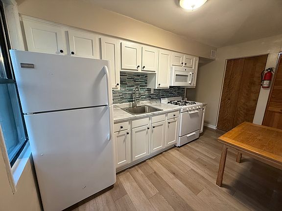 2nd image of 118 Delaware Dr