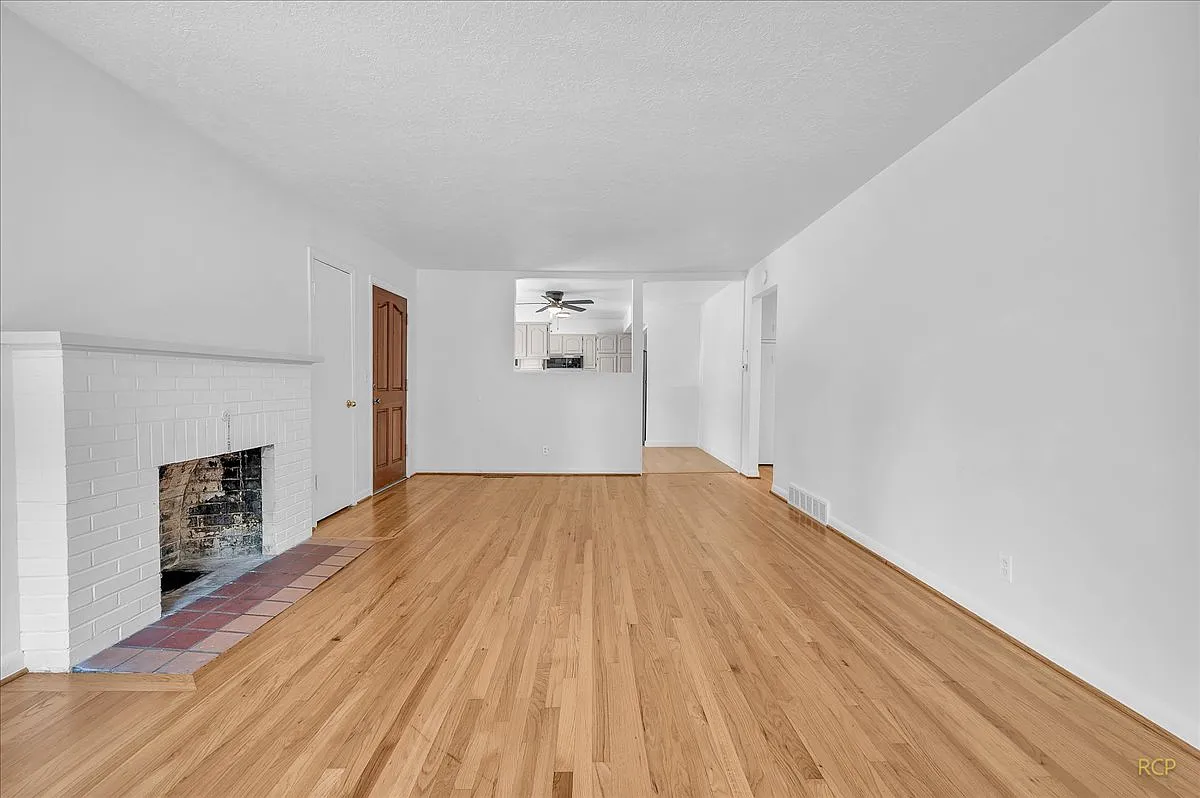 9710 S Corbett Lane - 1 — Photo 3