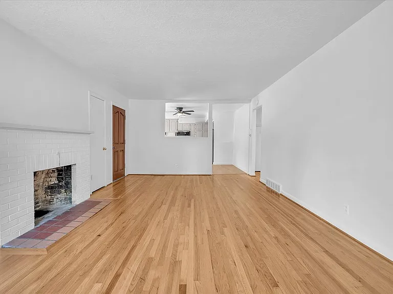 9710 S Corbett Ln — Photo 3