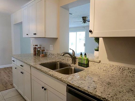 5th image of 5027 Brookmeade Dr