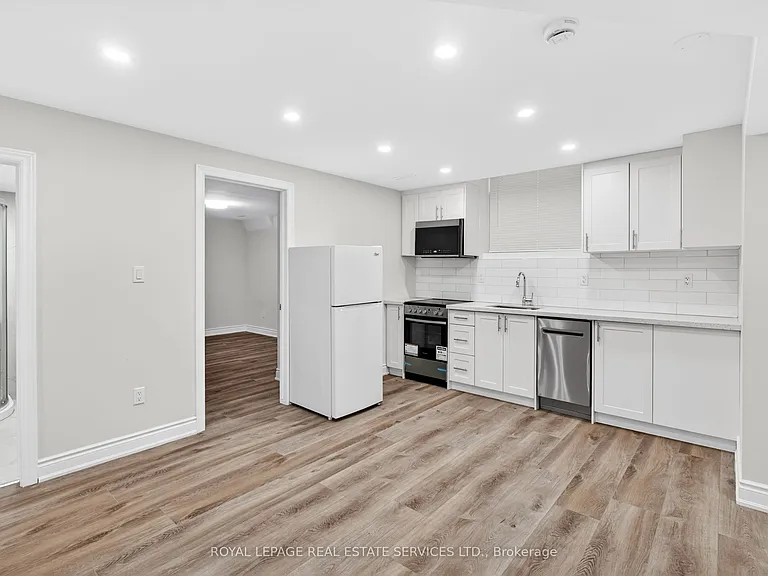 48 Eringate Ct #LOWER — Photo 6