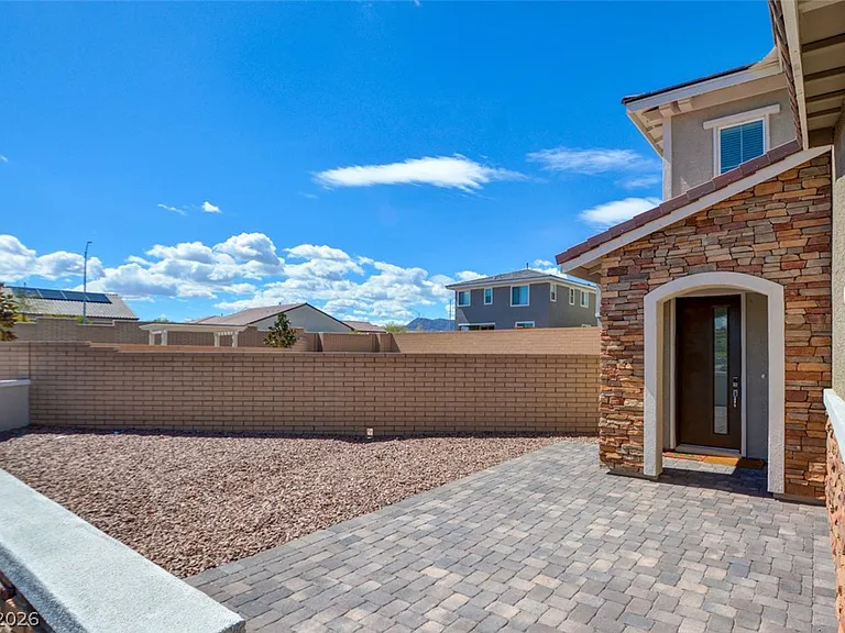 141 Neverland Ave — Photo 4
