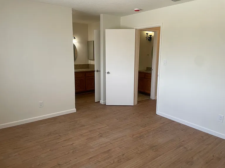 4066 Weymouth Ln — Photo 14