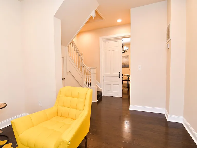 2722 Parkwood Ave — Photo 8