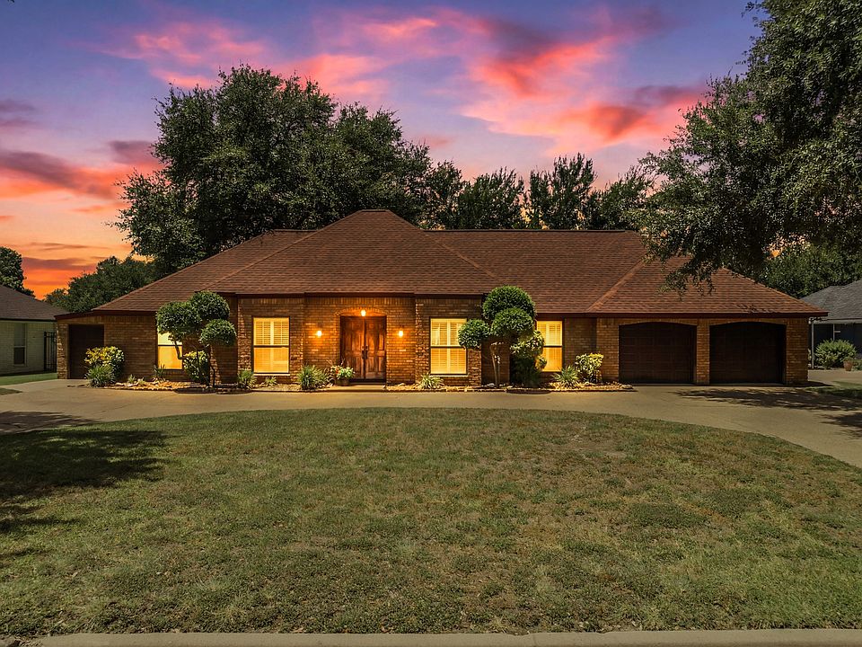 1st image of 9208 Country Lake Dr