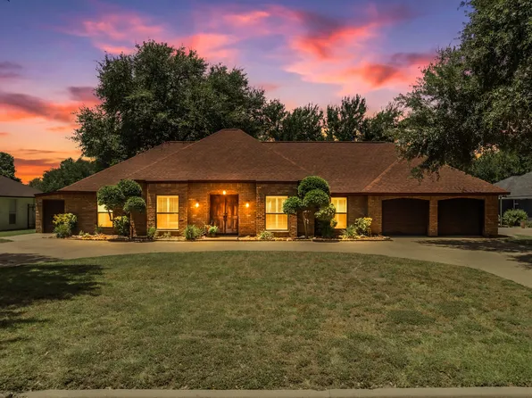 9208 Country Lake Dr, Waco, TX 76708