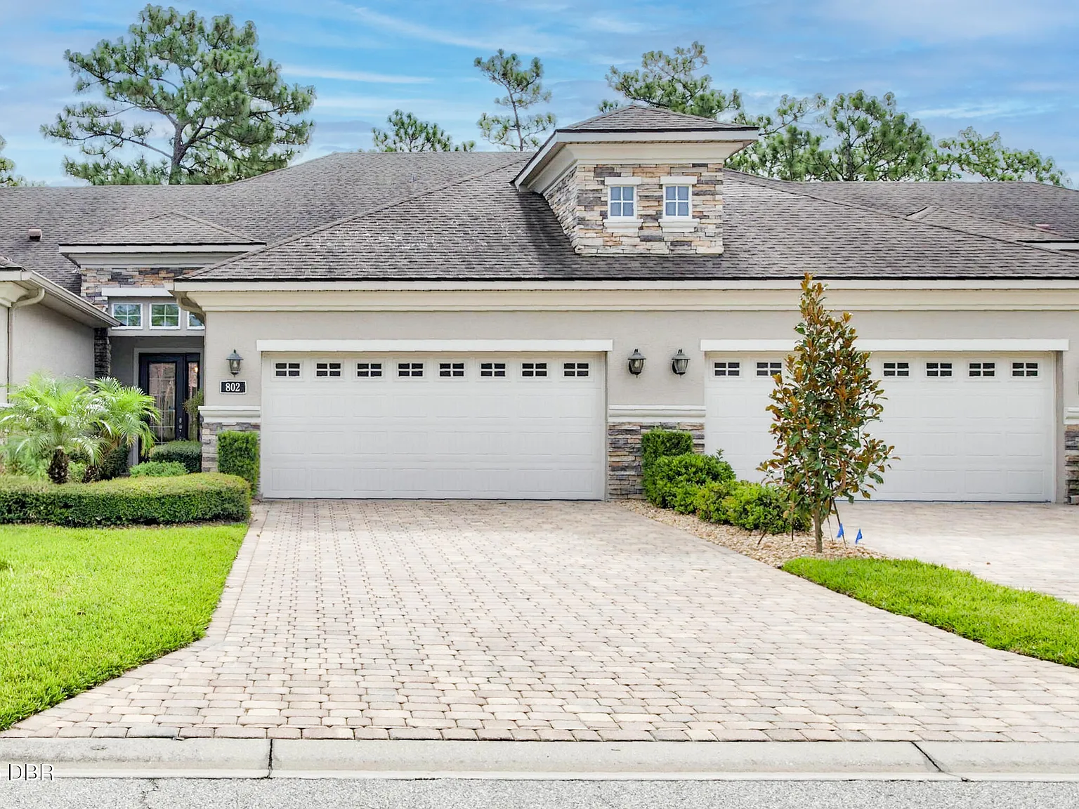 3 bed, 3.0 bath, 2056 sqft, $2,600 — Photo 3