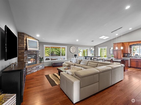 4th image of 8709 176th Street NW