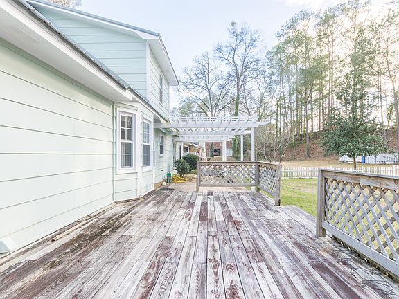 Great deck for entertaining!