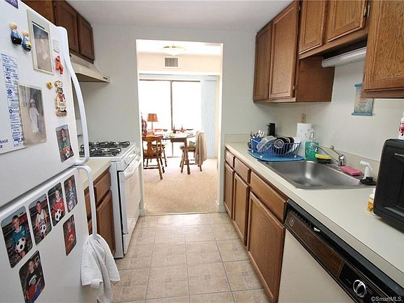 5th image of 51 Brookwood Dr APT C