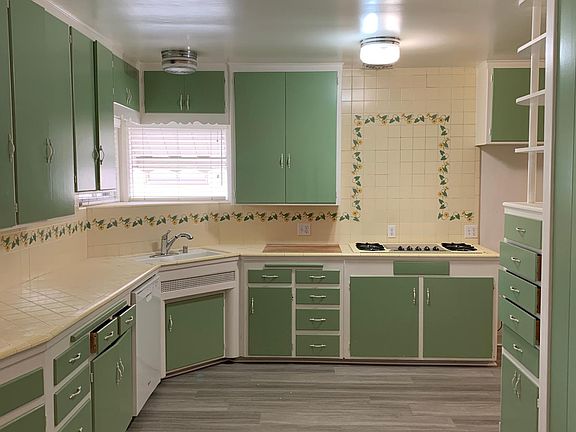 3rd image of 15301 Woodruff Pl #15301
