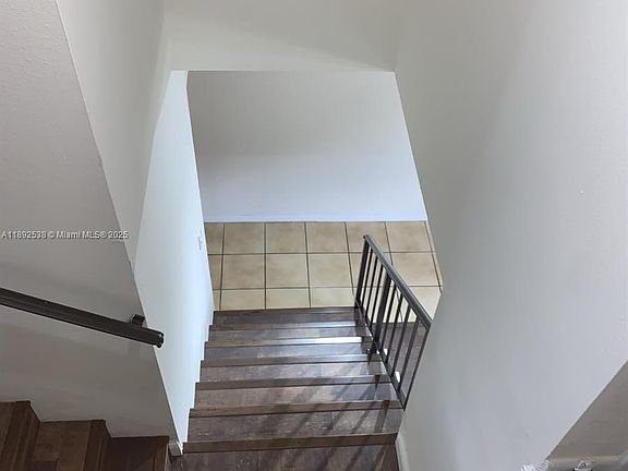 5th image of 11 Madrid Ln
