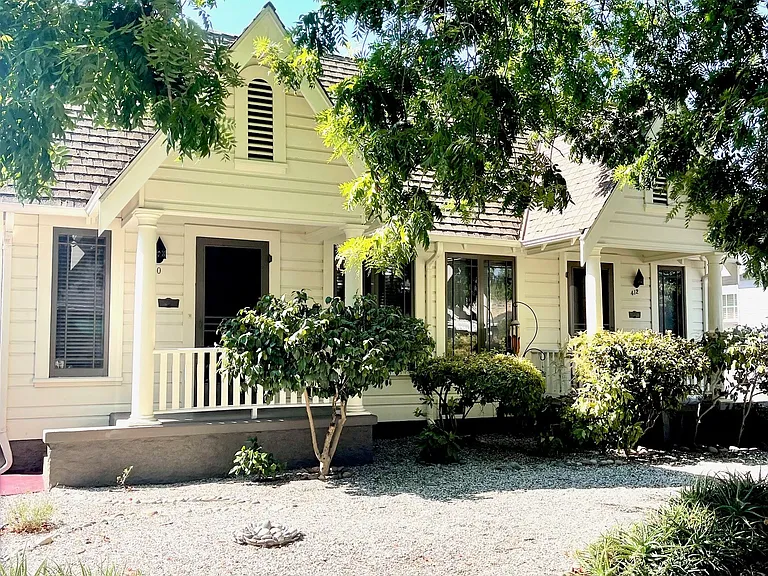 410 W Walnut St — Photo 1