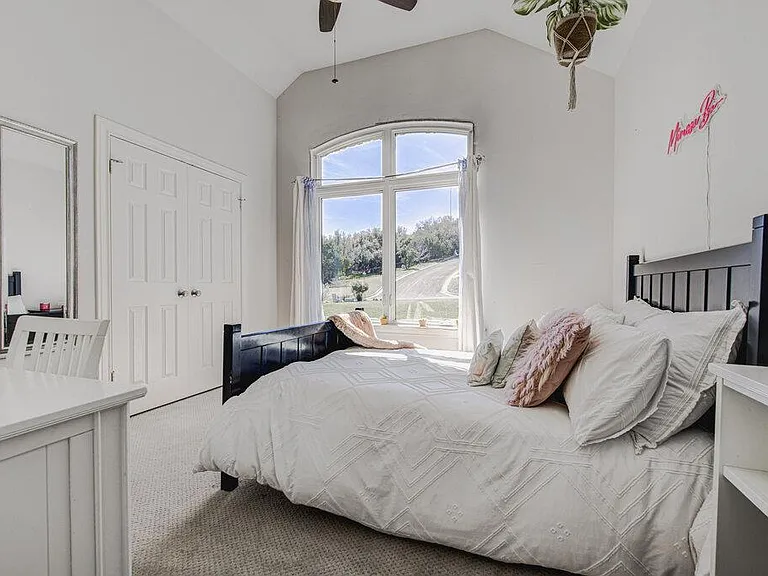 4800 Mantle Dr — Photo 15