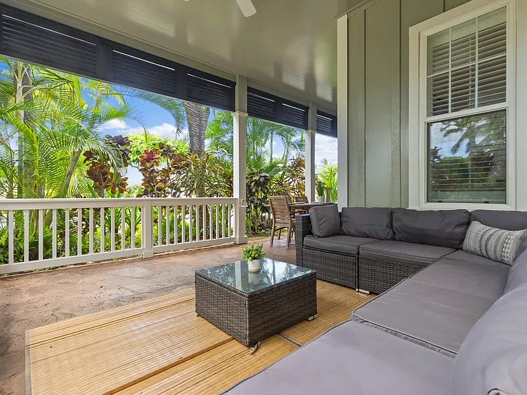 Outdoor covered lanai living area
