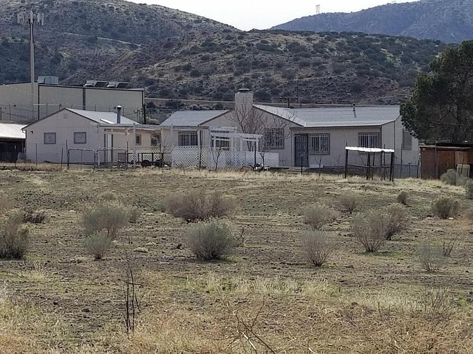 2nd image of 36065 Sierra Hwy