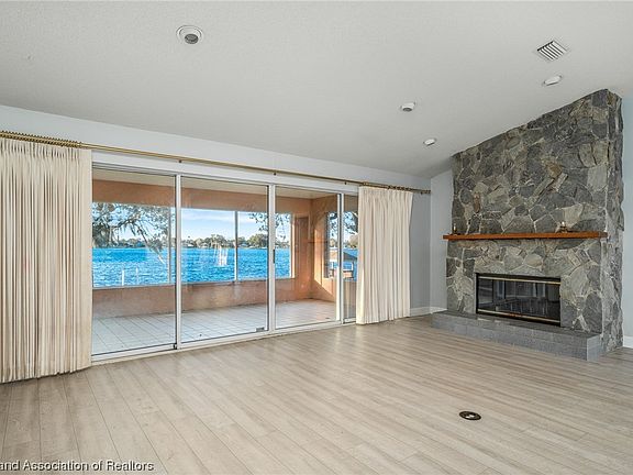 4th image of 425 Lake August Dr