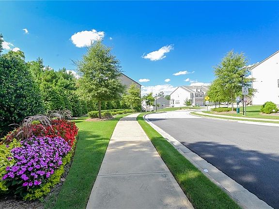 3rd image of 2037 Paxton Dr