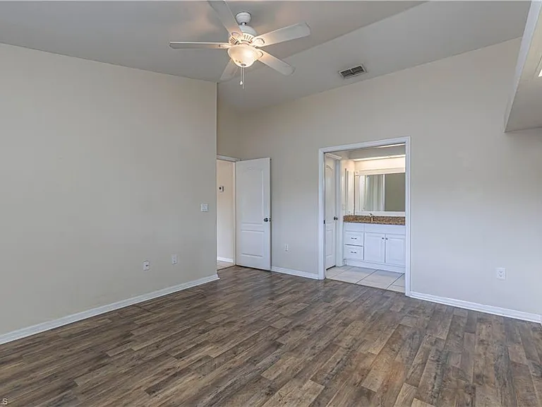 9084 Caloosa Rd — Photo 14