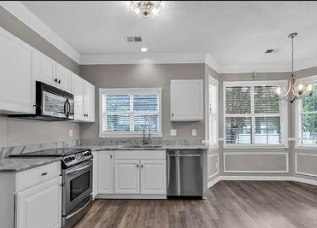 4 bed, 2523 sqft, $900 — Photo 3
