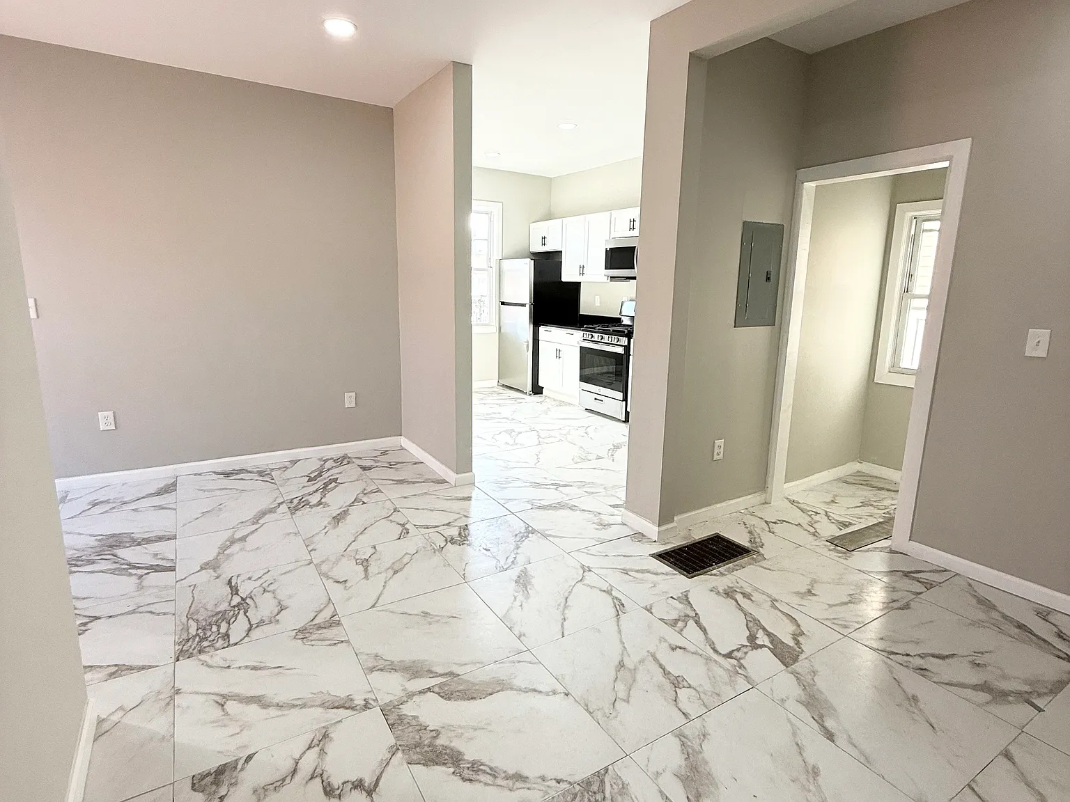 4 bed, 1500 sqft, $3,000 — Photo 2