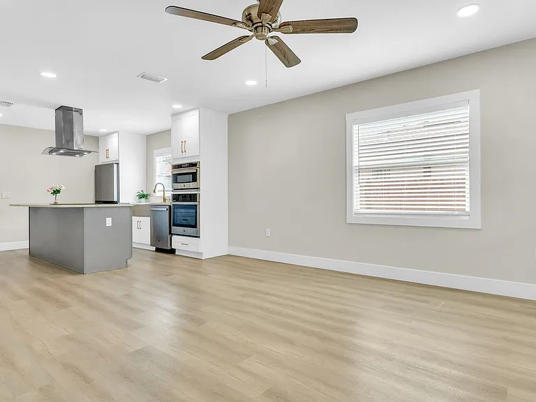 2906 W Nassau St — Photo 11