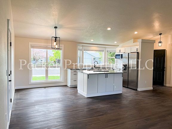 Kitchen/Dining Pocket Properties - 208-606-0018