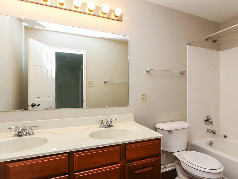 10718 Pavilion Dr — Photo 14