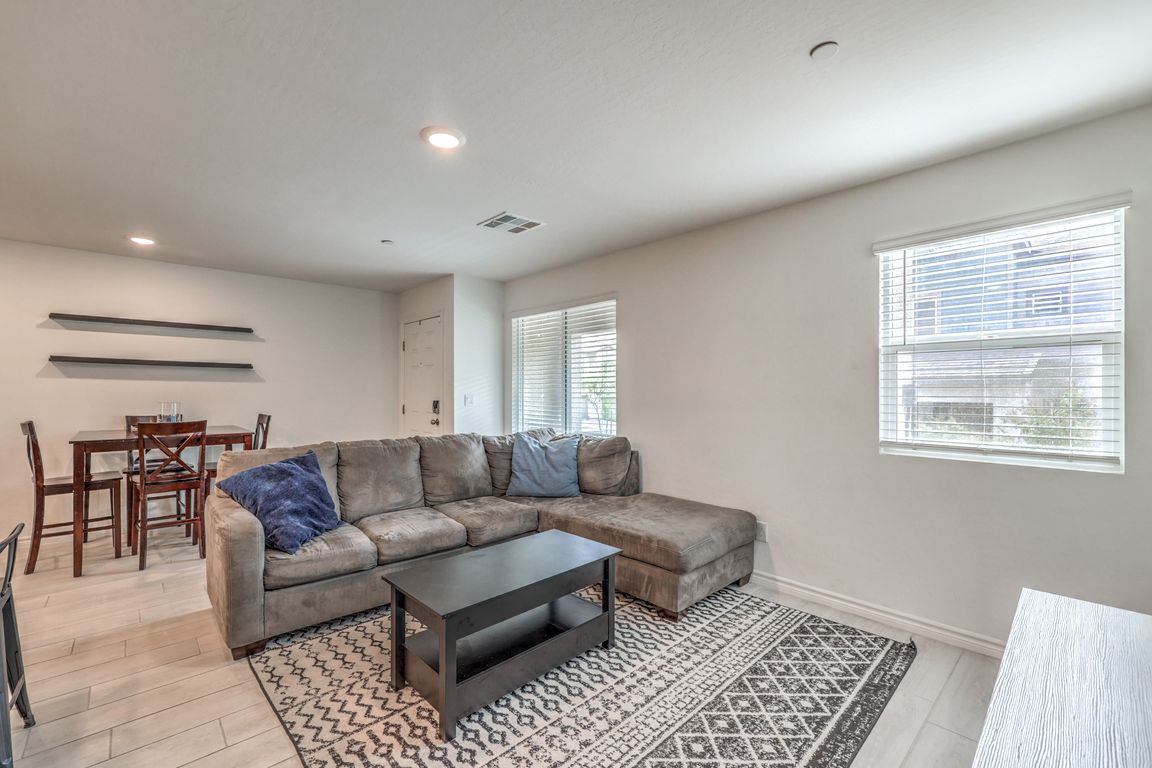 next background image