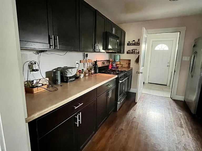 16 Macdougal St — Photo 2