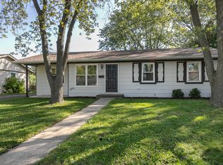 6711 Peach Tree St, Evergreen Park, IL 60133