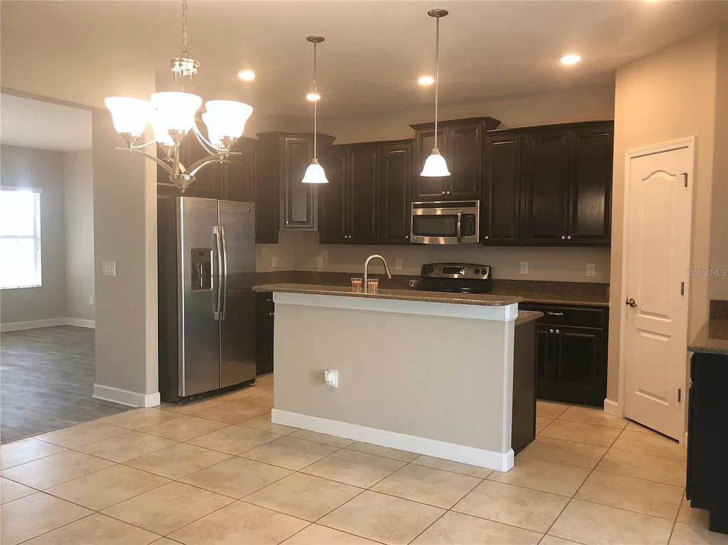 5 bed, 3.5 bath, 3488 sqft, $3,750 — Photo 3